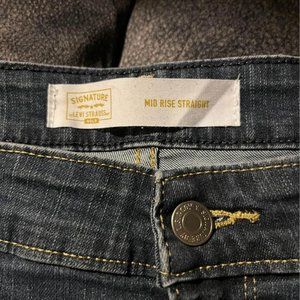 Levi’s Signature Gold Jeans, Size 26, like new!